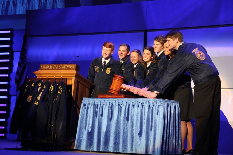 Meet the 2012-2013 National FFA Officer Team.