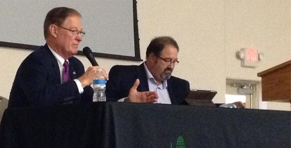 Nebraska state senators Tom Carlson (l) and Ken Schilz discussed water and taxes at a joint meeting of Nebraska corn and soybean organizations in Seward.