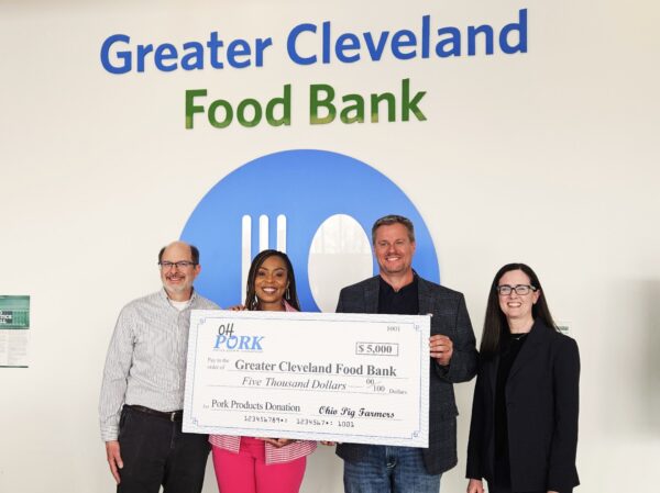 Ohio Pork donates more than $5,000 to Cleveland-based food bank